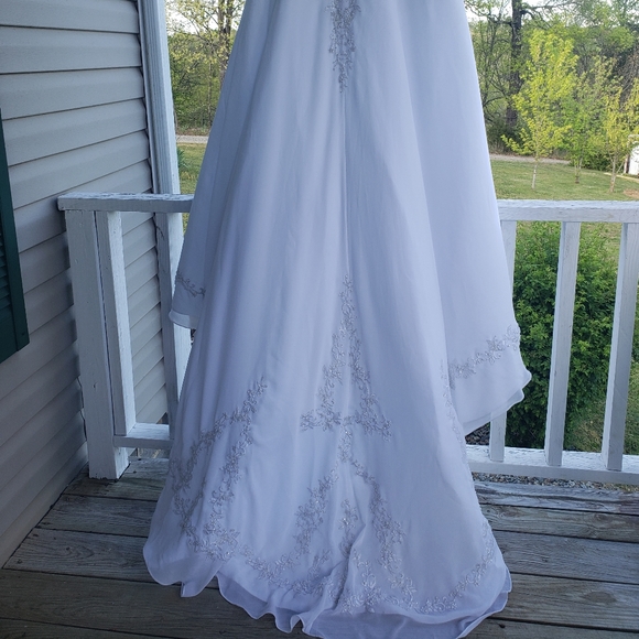 Wedding Dress - Picture 2 of 7